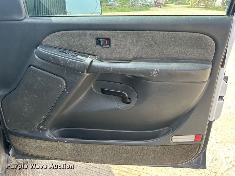 image for item DR4667 2003 Chevrolet Silverado 2500HD  Ext. Cab pickup truck