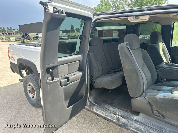 image for item DR4667 2003 Chevrolet Silverado 2500HD  Ext. Cab pickup truck