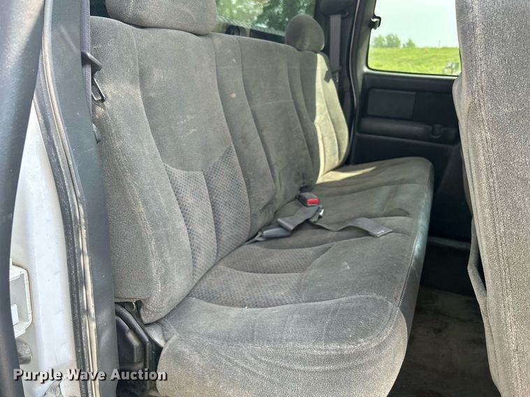 image for item DR4667 2003 Chevrolet Silverado 2500HD  Ext. Cab pickup truck