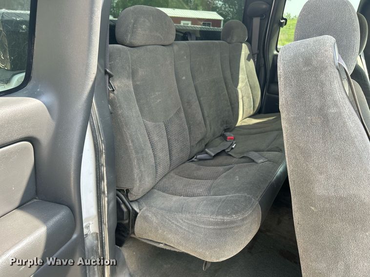 image for item DR4667 2003 Chevrolet Silverado 2500HD  Ext. Cab pickup truck