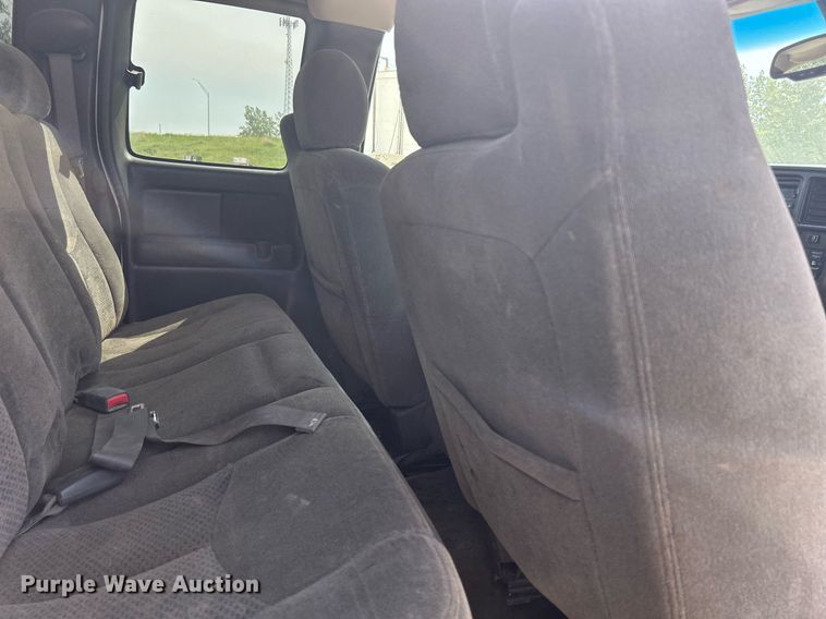 image for item DR4667 2003 Chevrolet Silverado 2500HD  Ext. Cab pickup truck