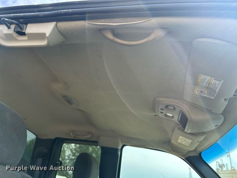 image for item DR4667 2003 Chevrolet Silverado 2500HD  Ext. Cab pickup truck