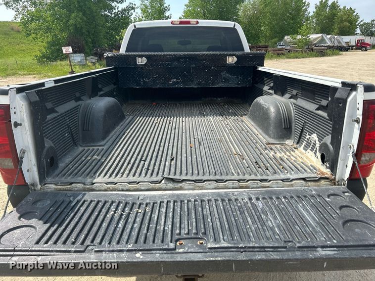 image for item DR4667 2003 Chevrolet Silverado 2500HD  Ext. Cab pickup truck