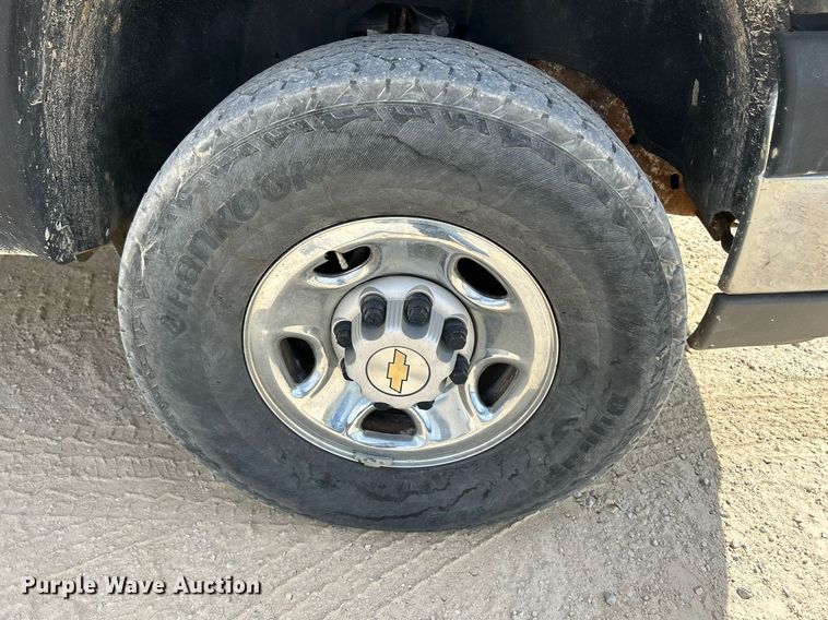 image for item DR4667 2003 Chevrolet Silverado 2500HD  Ext. Cab pickup truck