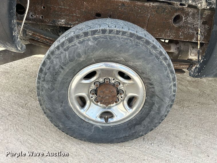 image for item DR4667 2003 Chevrolet Silverado 2500HD  Ext. Cab pickup truck