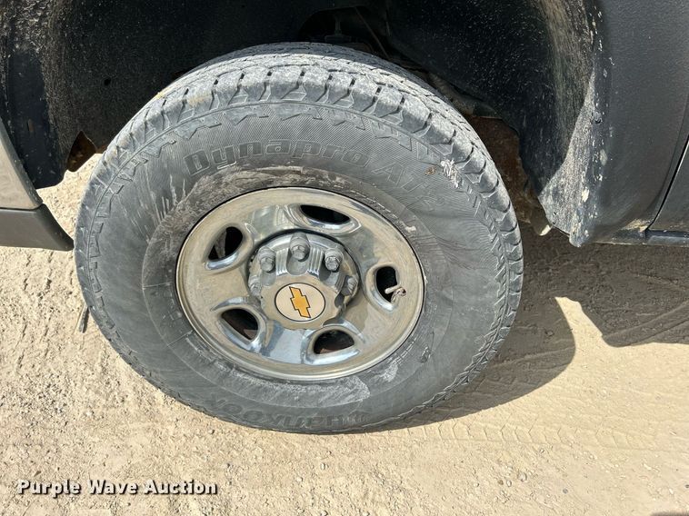 image for item DR4667 2003 Chevrolet Silverado 2500HD  Ext. Cab pickup truck