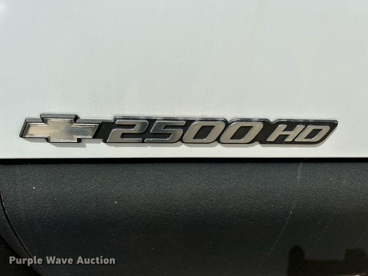 image for item DR4667 2003 Chevrolet Silverado 2500HD  Ext. Cab pickup truck