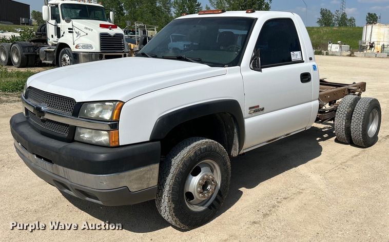 image for item DR4668 2004 Chevrolet Silverado 3500  pickup truck cab and chassis