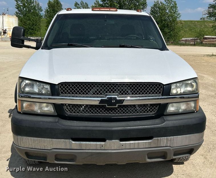 image for item DR4668 2004 Chevrolet Silverado 3500  pickup truck cab and chassis