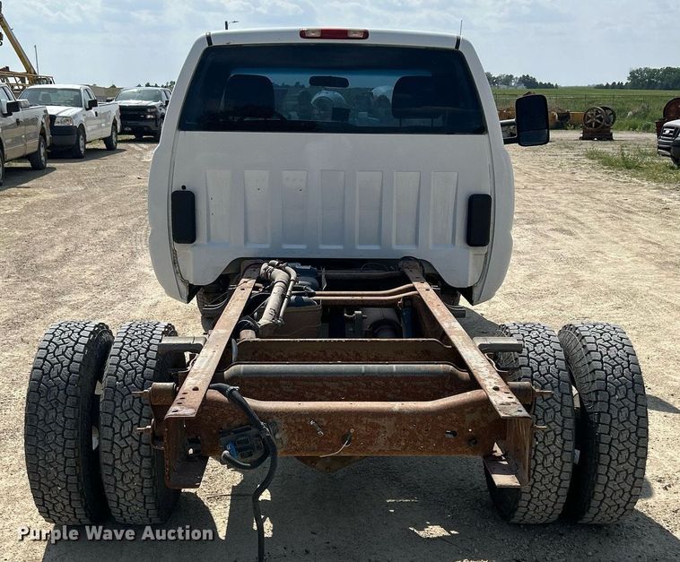 image for item DR4668 2004 Chevrolet Silverado 3500  pickup truck cab and chassis