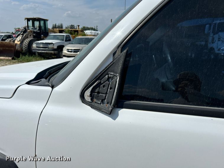 image for item DR4668 2004 Chevrolet Silverado 3500  pickup truck cab and chassis