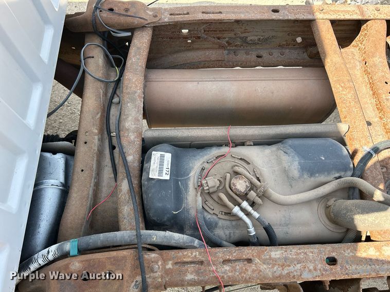 image for item DR4668 2004 Chevrolet Silverado 3500  pickup truck cab and chassis