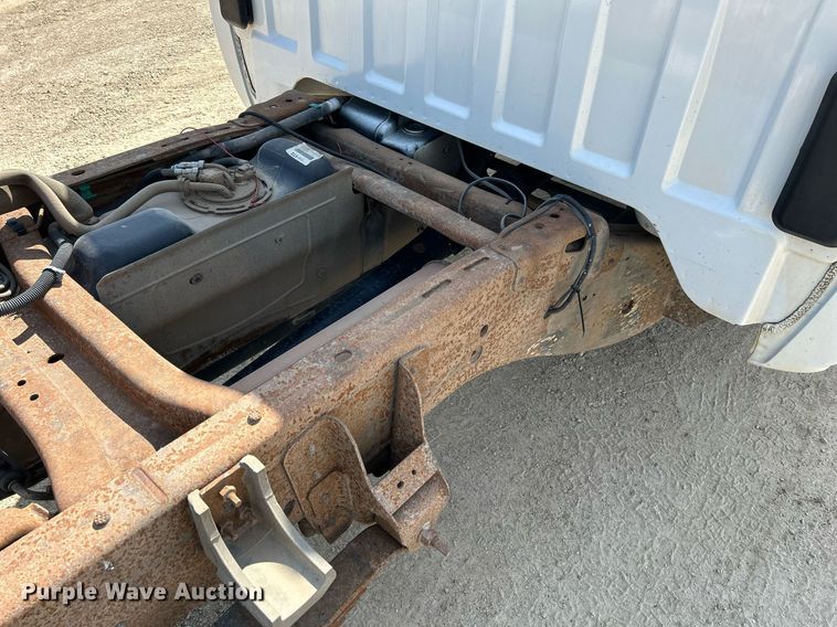 image for item DR4668 2004 Chevrolet Silverado 3500  pickup truck cab and chassis