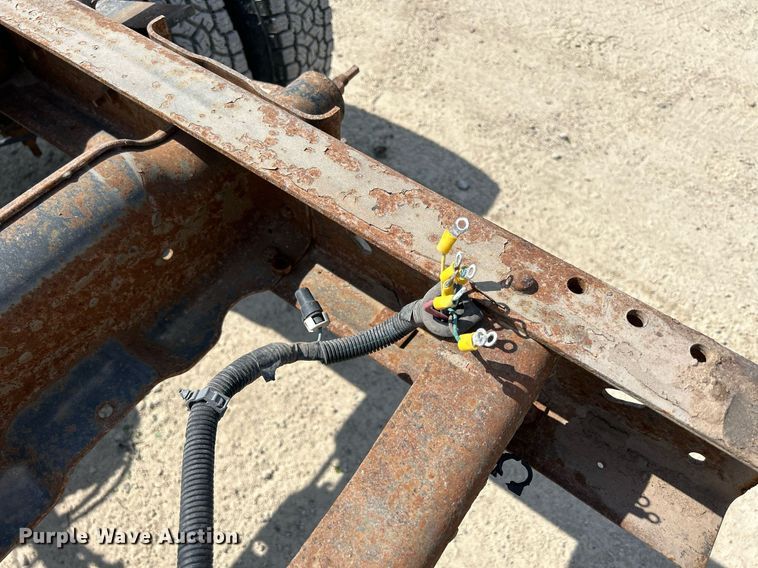 image for item DR4668 2004 Chevrolet Silverado 3500  pickup truck cab and chassis