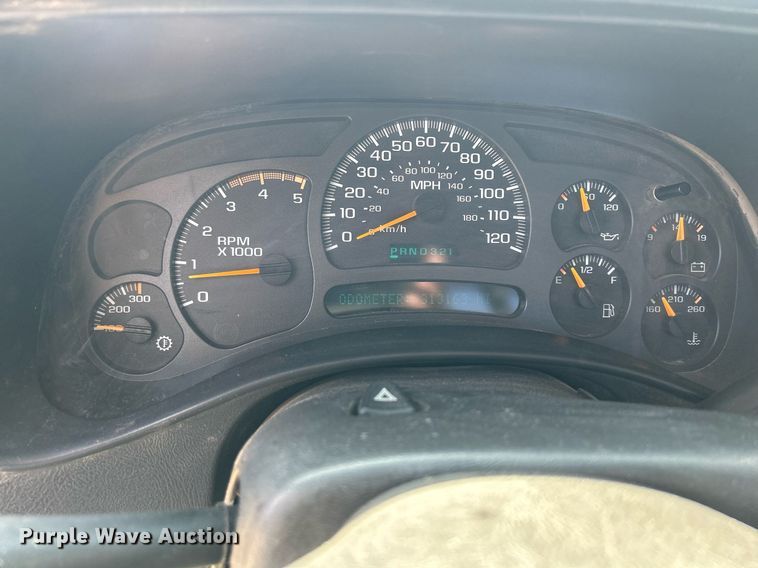 image for item DR4668 2004 Chevrolet Silverado 3500  pickup truck cab and chassis