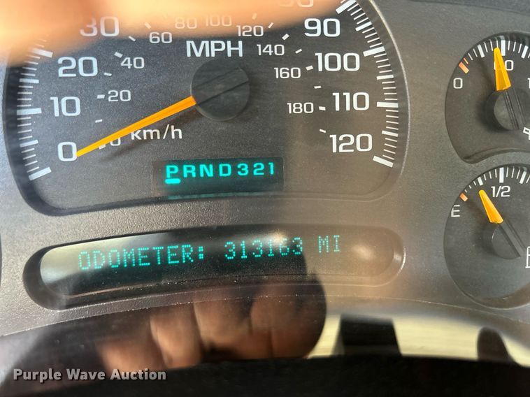 image for item DR4668 2004 Chevrolet Silverado 3500  pickup truck cab and chassis