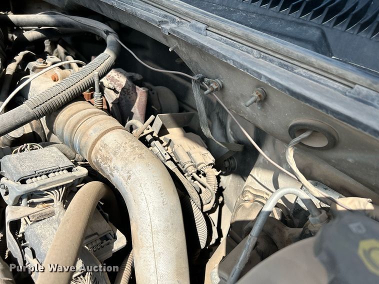 image for item DR4668 2004 Chevrolet Silverado 3500  pickup truck cab and chassis