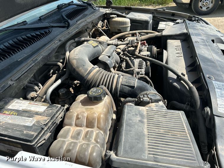 image for item DR4668 2004 Chevrolet Silverado 3500  pickup truck cab and chassis