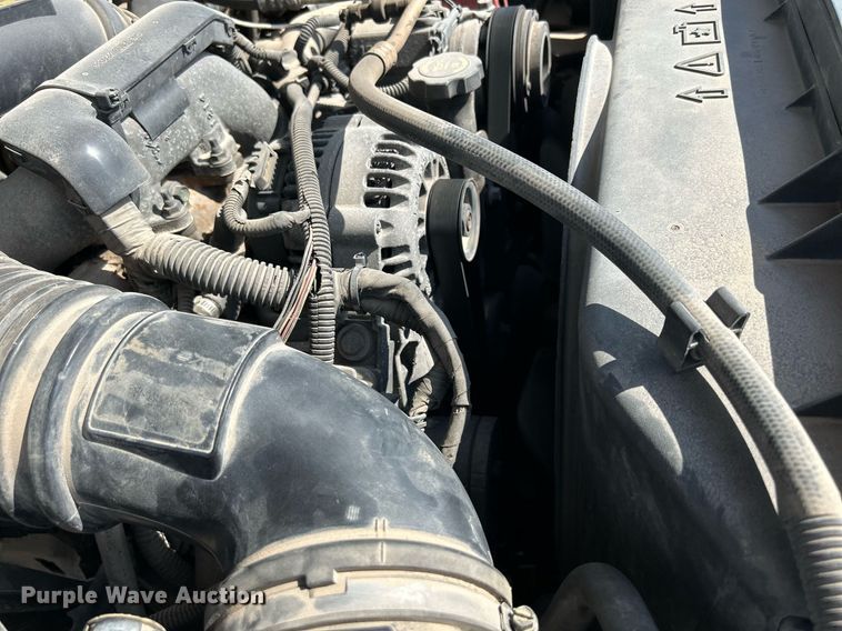 image for item DR4668 2004 Chevrolet Silverado 3500  pickup truck cab and chassis