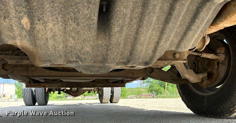 image for item DR4668 2004 Chevrolet Silverado 3500  pickup truck cab and chassis