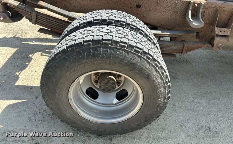 image for item DR4668 2004 Chevrolet Silverado 3500  pickup truck cab and chassis