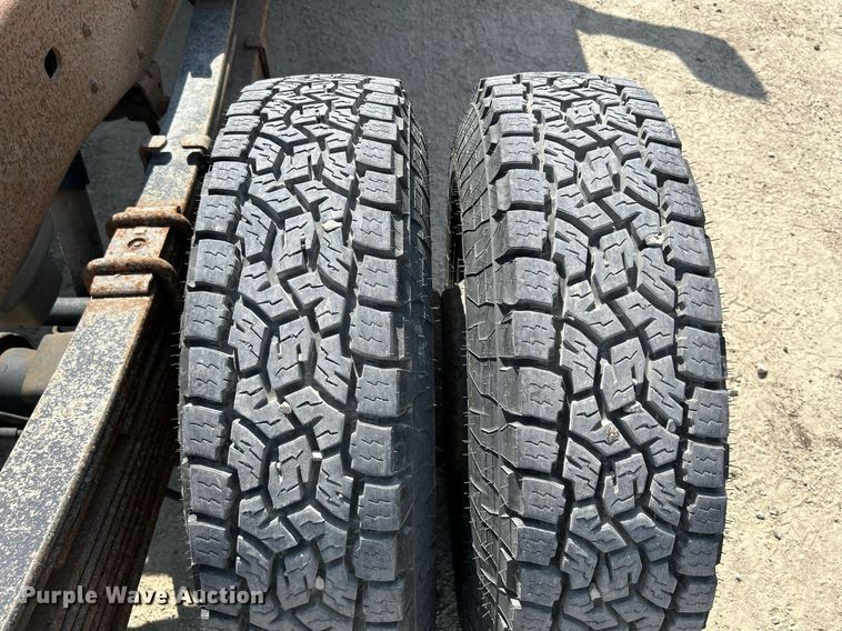 image for item DR4668 2004 Chevrolet Silverado 3500  pickup truck cab and chassis