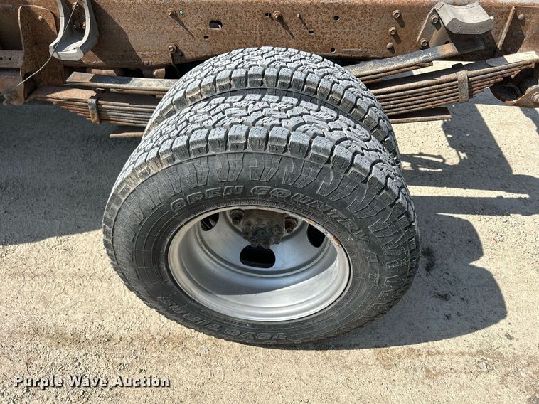 image for item DR4668 2004 Chevrolet Silverado 3500  pickup truck cab and chassis