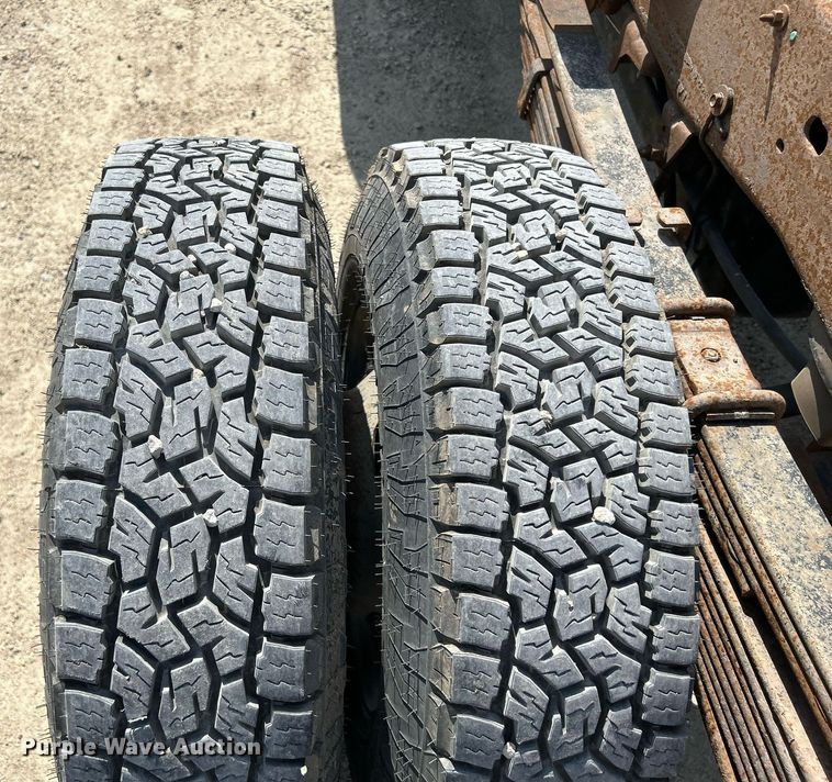 image for item DR4668 2004 Chevrolet Silverado 3500  pickup truck cab and chassis