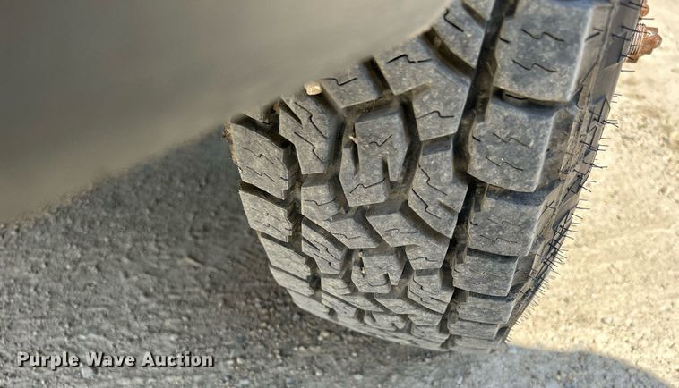 image for item DR4668 2004 Chevrolet Silverado 3500  pickup truck cab and chassis