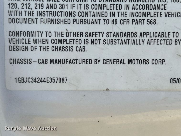 image for item DR4668 2004 Chevrolet Silverado 3500  pickup truck cab and chassis