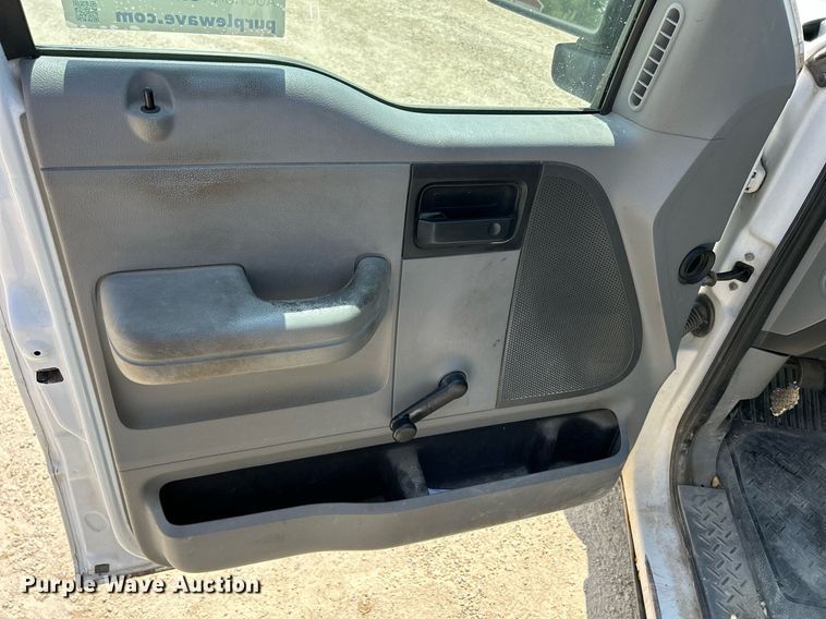 image for item DR4669 2007 Ford F150 XL  pickup truck