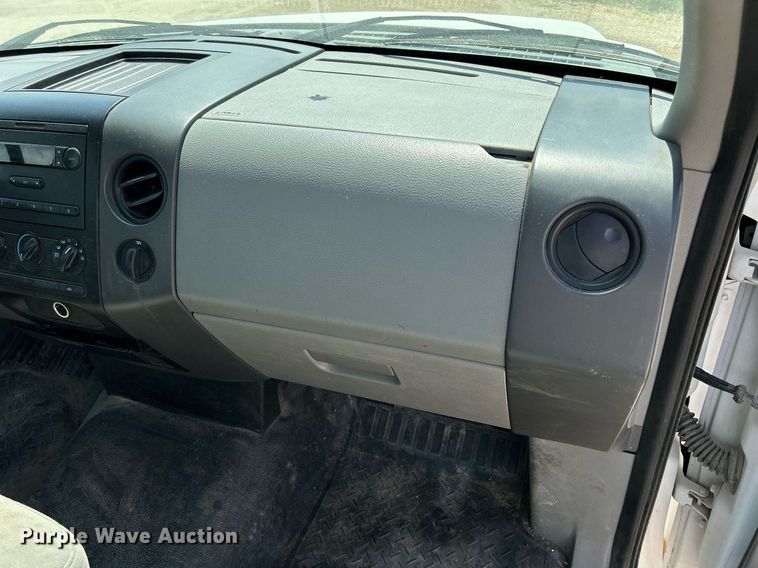 image for item DR4669 2007 Ford F150 XL  pickup truck