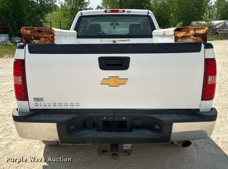 image for item DR4670 2013 Chevrolet Silverado 2500HD  Crew Cab pickup truck