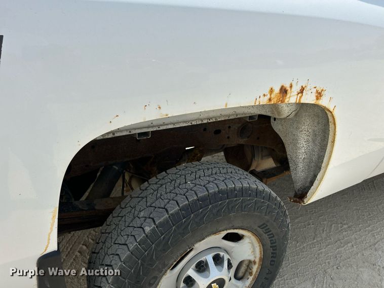 image for item DR4670 2013 Chevrolet Silverado 2500HD  Crew Cab pickup truck