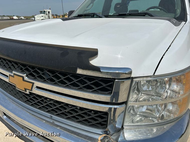 image for item DR4670 2013 Chevrolet Silverado 2500HD  Crew Cab pickup truck