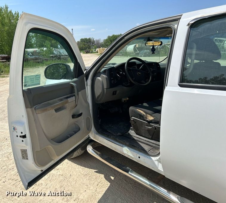 image for item DR4670 2013 Chevrolet Silverado 2500HD  Crew Cab pickup truck