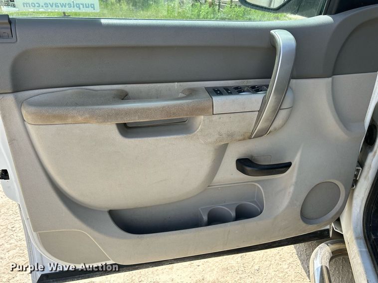 image for item DR4670 2013 Chevrolet Silverado 2500HD  Crew Cab pickup truck