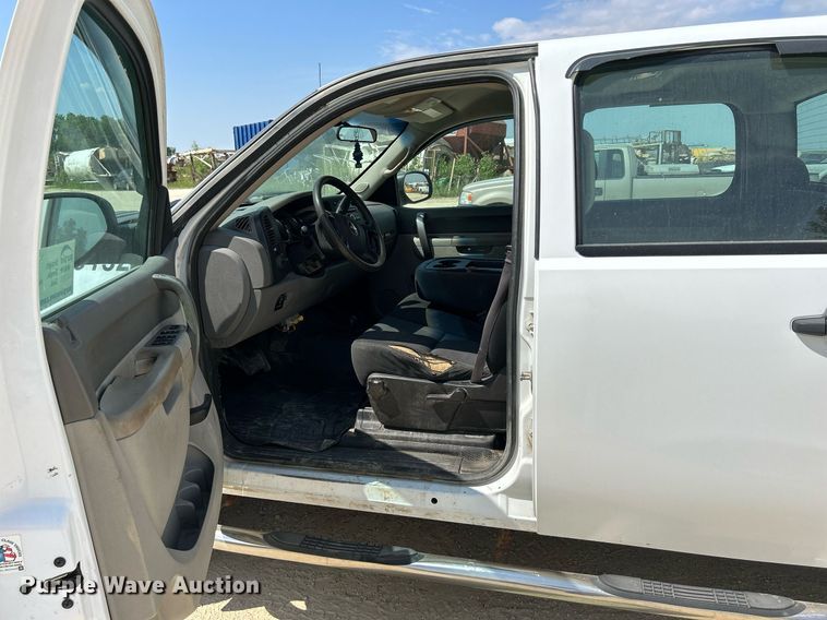 image for item DR4670 2013 Chevrolet Silverado 2500HD  Crew Cab pickup truck