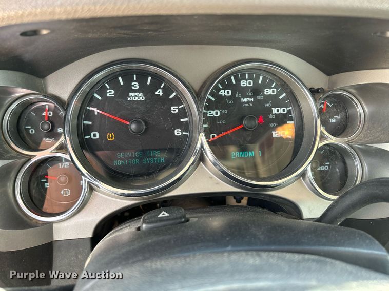 image for item DR4670 2013 Chevrolet Silverado 2500HD  Crew Cab pickup truck