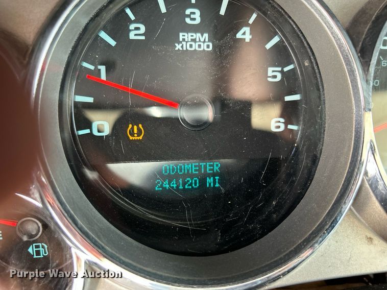 image for item DR4670 2013 Chevrolet Silverado 2500HD  Crew Cab pickup truck