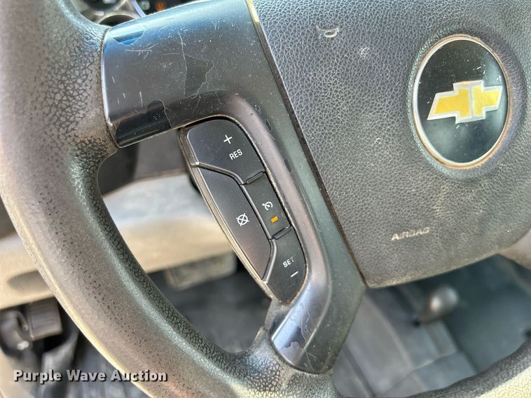 image for item DR4670 2013 Chevrolet Silverado 2500HD  Crew Cab pickup truck