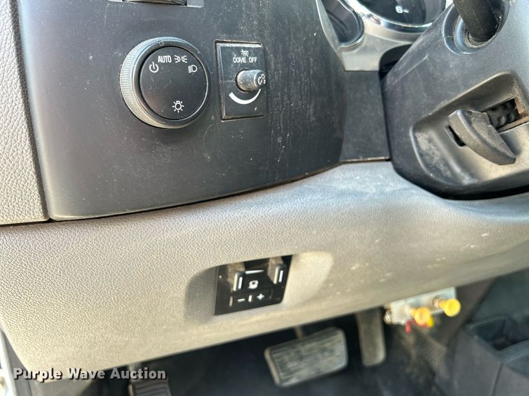 image for item DR4670 2013 Chevrolet Silverado 2500HD  Crew Cab pickup truck