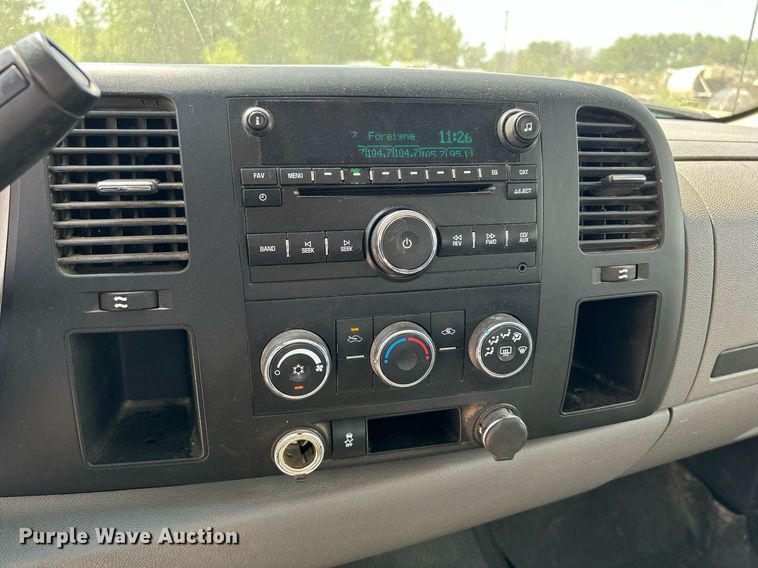 image for item DR4670 2013 Chevrolet Silverado 2500HD  Crew Cab pickup truck