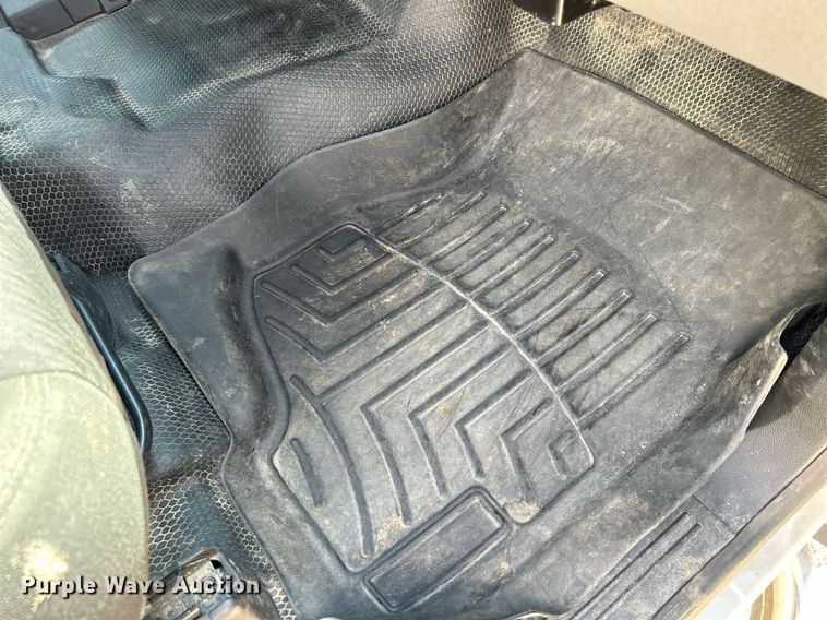 image for item DR4670 2013 Chevrolet Silverado 2500HD  Crew Cab pickup truck