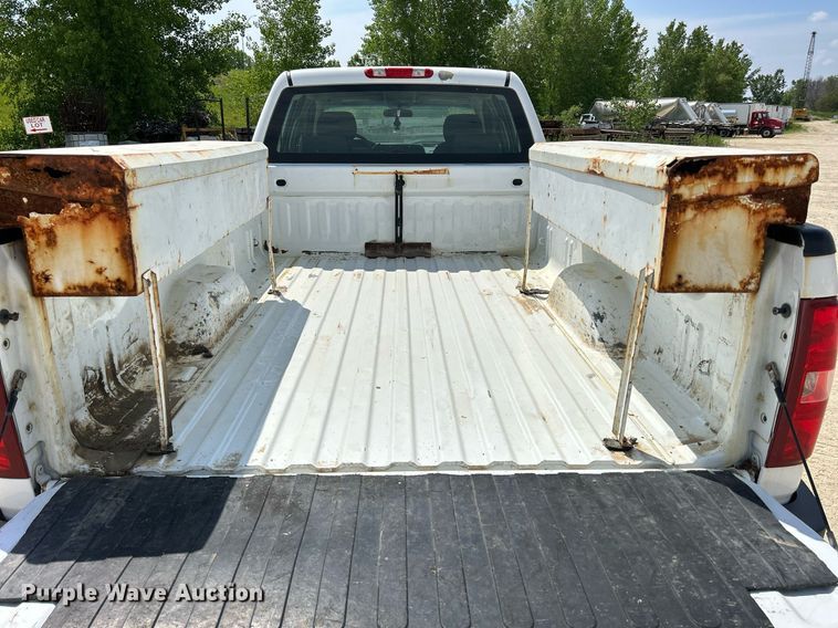 image for item DR4670 2013 Chevrolet Silverado 2500HD  Crew Cab pickup truck