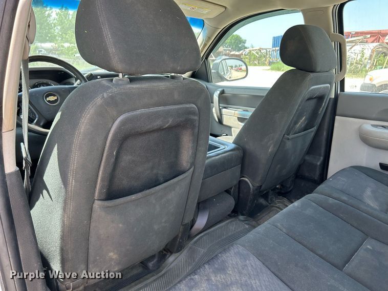 image for item DR4670 2013 Chevrolet Silverado 2500HD  Crew Cab pickup truck