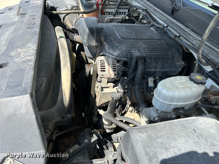 image for item DR4670 2013 Chevrolet Silverado 2500HD  Crew Cab pickup truck