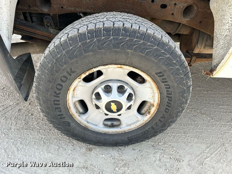 image for item DR4670 2013 Chevrolet Silverado 2500HD  Crew Cab pickup truck