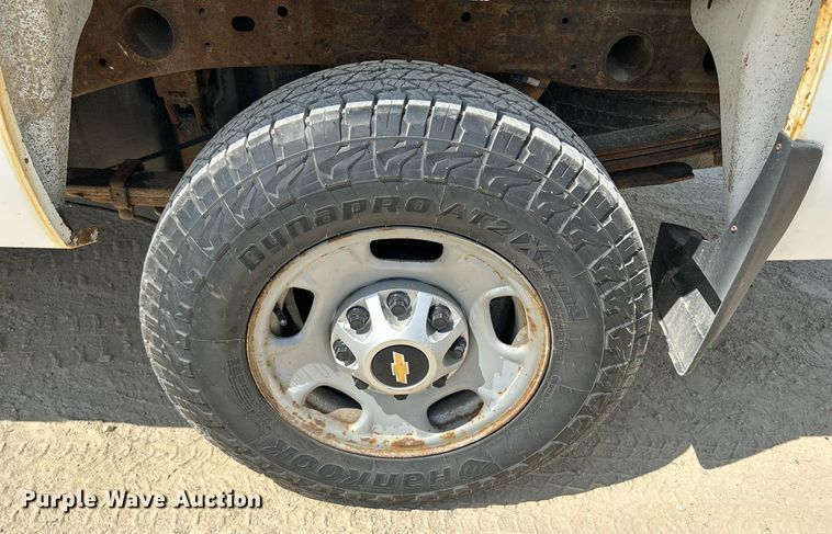 image for item DR4670 2013 Chevrolet Silverado 2500HD  Crew Cab pickup truck