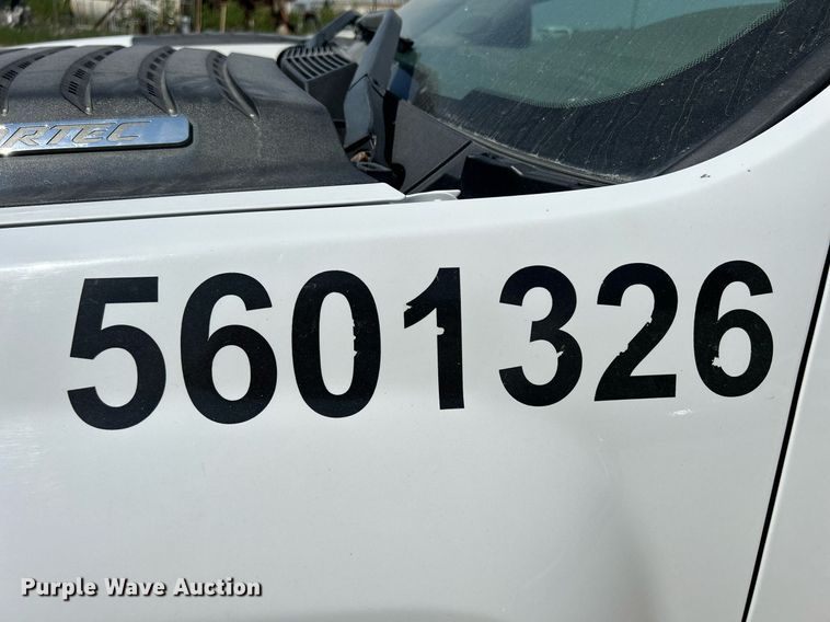 image for item DR4670 2013 Chevrolet Silverado 2500HD  Crew Cab pickup truck